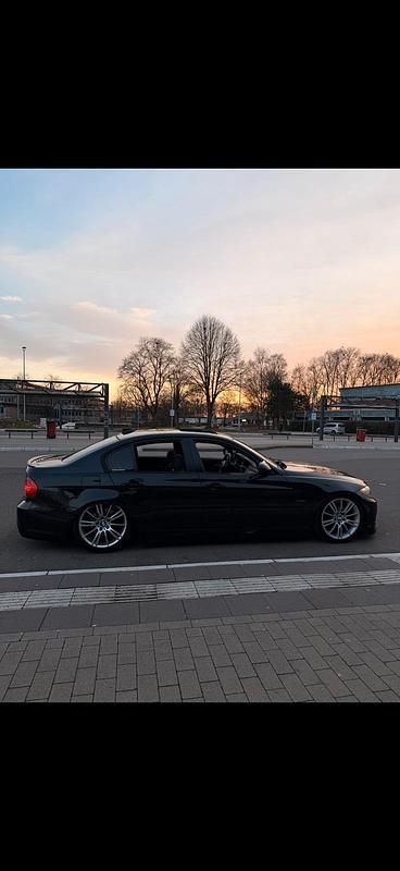 Gebraucht BMW 320 170 PS (125 kW) 2010 Schwarz Limousine