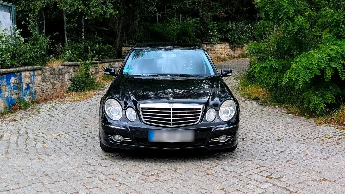 Gebraucht Mercedes E200 Avantgarde 184 PS (135 kW) 2008 Schwarz Limousine
