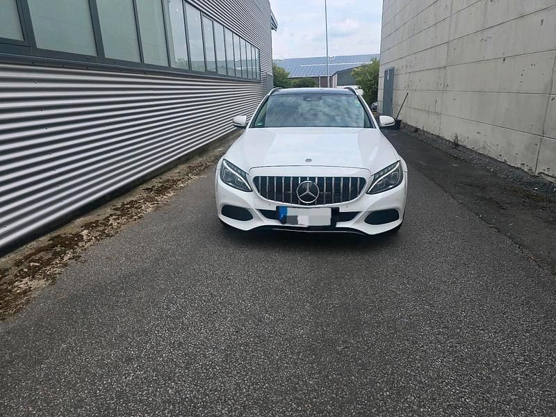 Weiß Gebraucht 2017 Mercedes C220 Kombi | 13.950 € (Guter Preis) - Bild 1/4