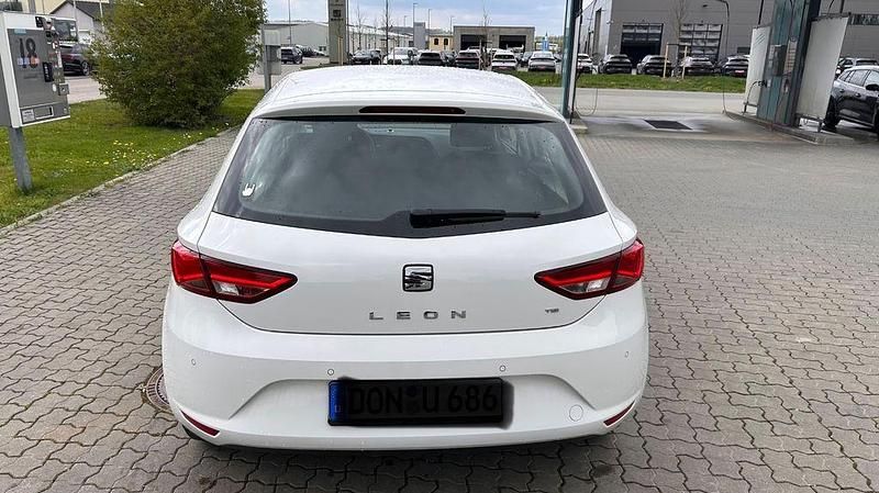 Second-hand Seat Leon Reference 105 CP (77 kW) 2013 Alb Berlinǎ