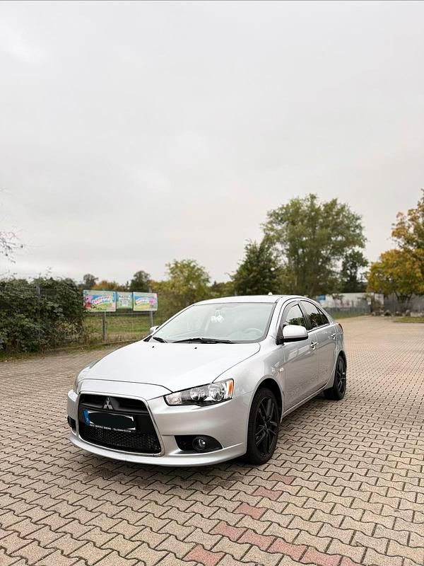 Silber Gebraucht 2011 Mitsubishi Lancer Kombi | 5.300 € (Guter Preis) - Bild 1/4
