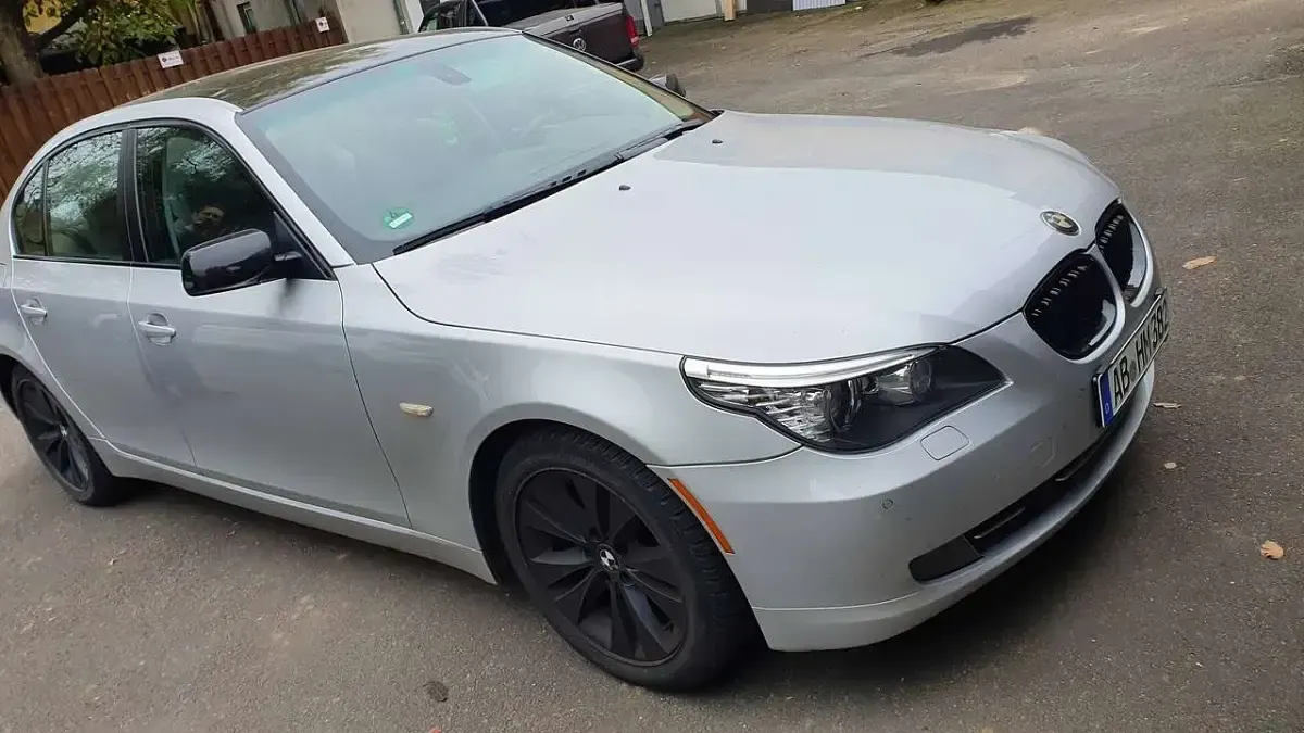 Gebraucht BMW 528 235 PS (172 kW) 2008 Silber Limousine
