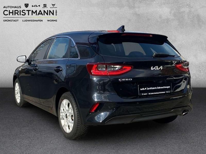 Gebraucht Kia Ceed Vision 120 PS (88 kW) 2022 Black pearl Kleinwagen