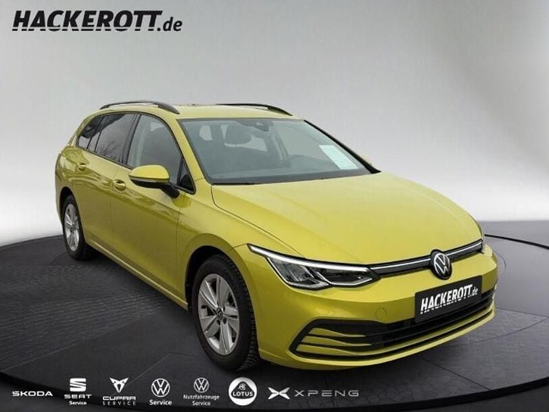 Gebraucht VW Golf VIII Life 150 PS (110 kW) 2023 Gelb Kombi