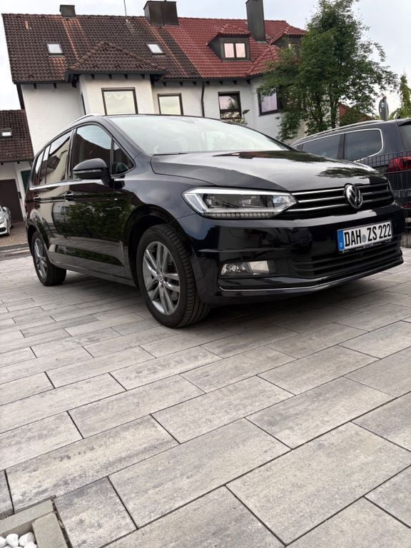 Schwarz Gebraucht 2017 VW Touran Sound Van / Kleinbus | 16.900 € (Guter Preis) - Bild 1/4