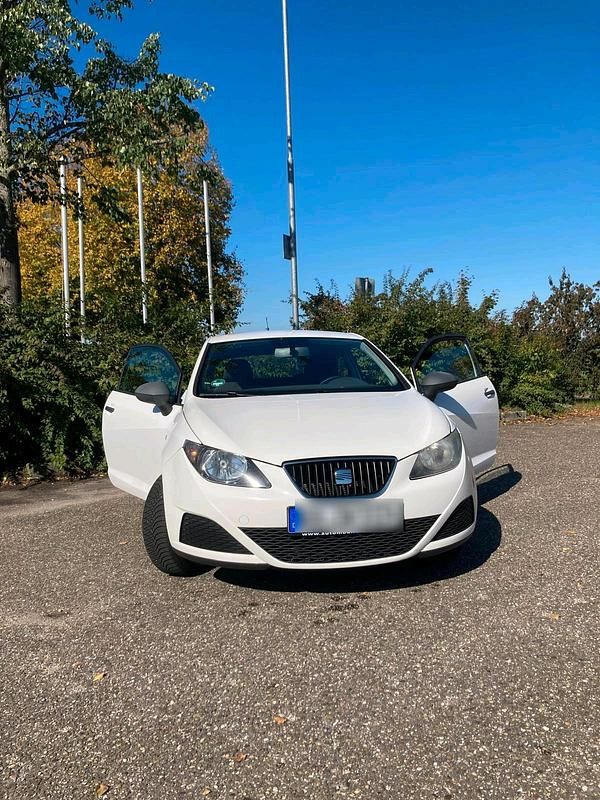 Weiß Gebraucht 2011 Seat Ibiza Kleinwagen | 4.000 € (Etwas zu teuer) - Bild 1/4