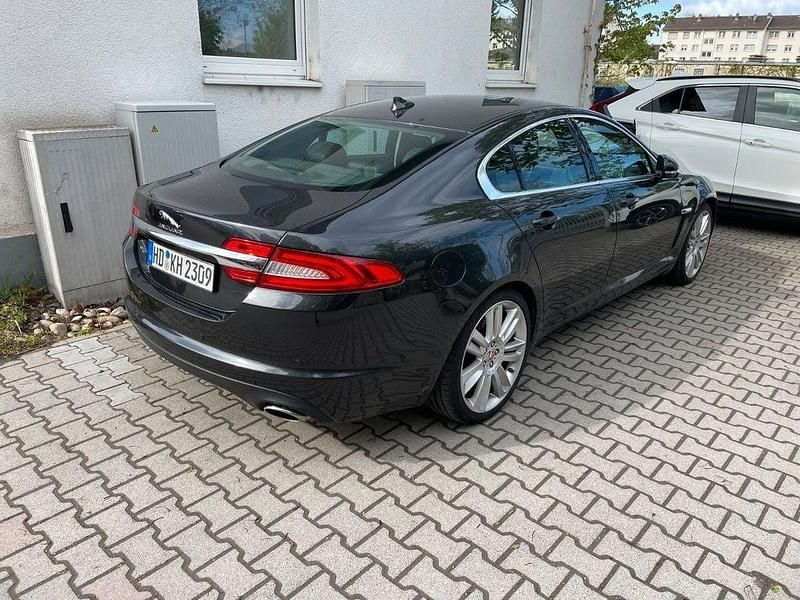 Second-hand Jaguar XF 200 CP (147 kW) 2015 Negru Berlinǎ