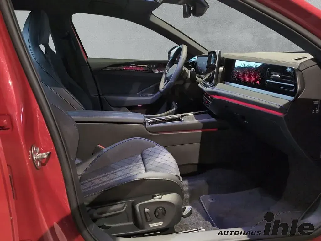 Gebraucht VW Passat Style 150 PS (110 kW) 2025 Rot Kombi
