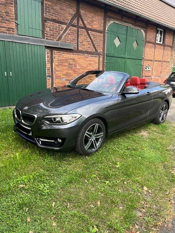 Grau Gebraucht 2015 BMW 220 Sport Line Cabrio | 16.250 € (Guter Preis) - Bild 1/4