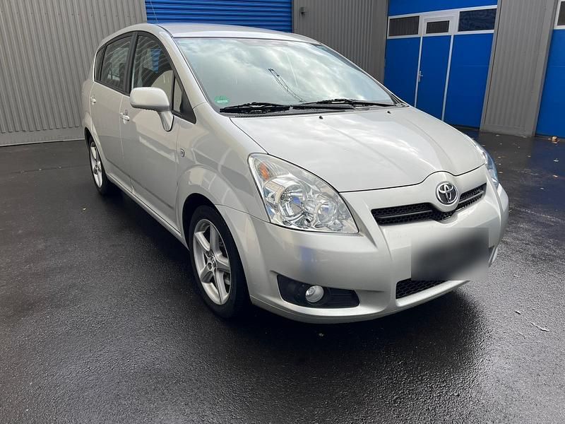 Silber Gebraucht 2008 Toyota Corolla Verso Van / Kleinbus | 3.200 € - Bild 1/4