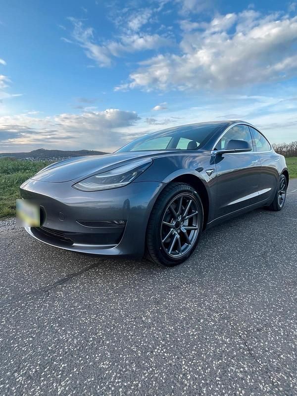 Usata Tesla Model 3 366 kW (498 CV) 2019 Argento Berlina