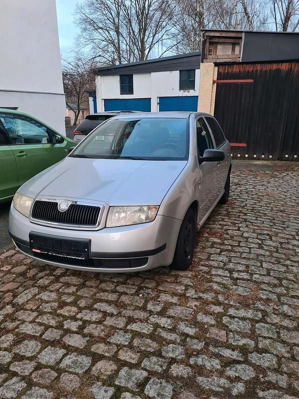 Silber Gebraucht 2002 Skoda Fabia Kleinwagen | 1.500 € (Etwas zu teuer) - Bild 1/3
