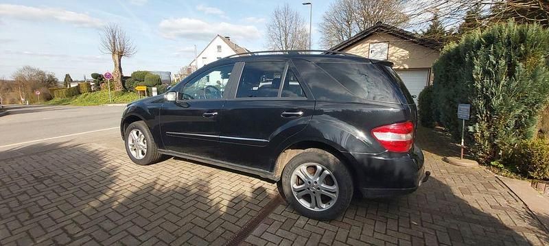 Gebraucht Mercedes ML350 272 PS (200 kW) 2006 Schwarz SUV
