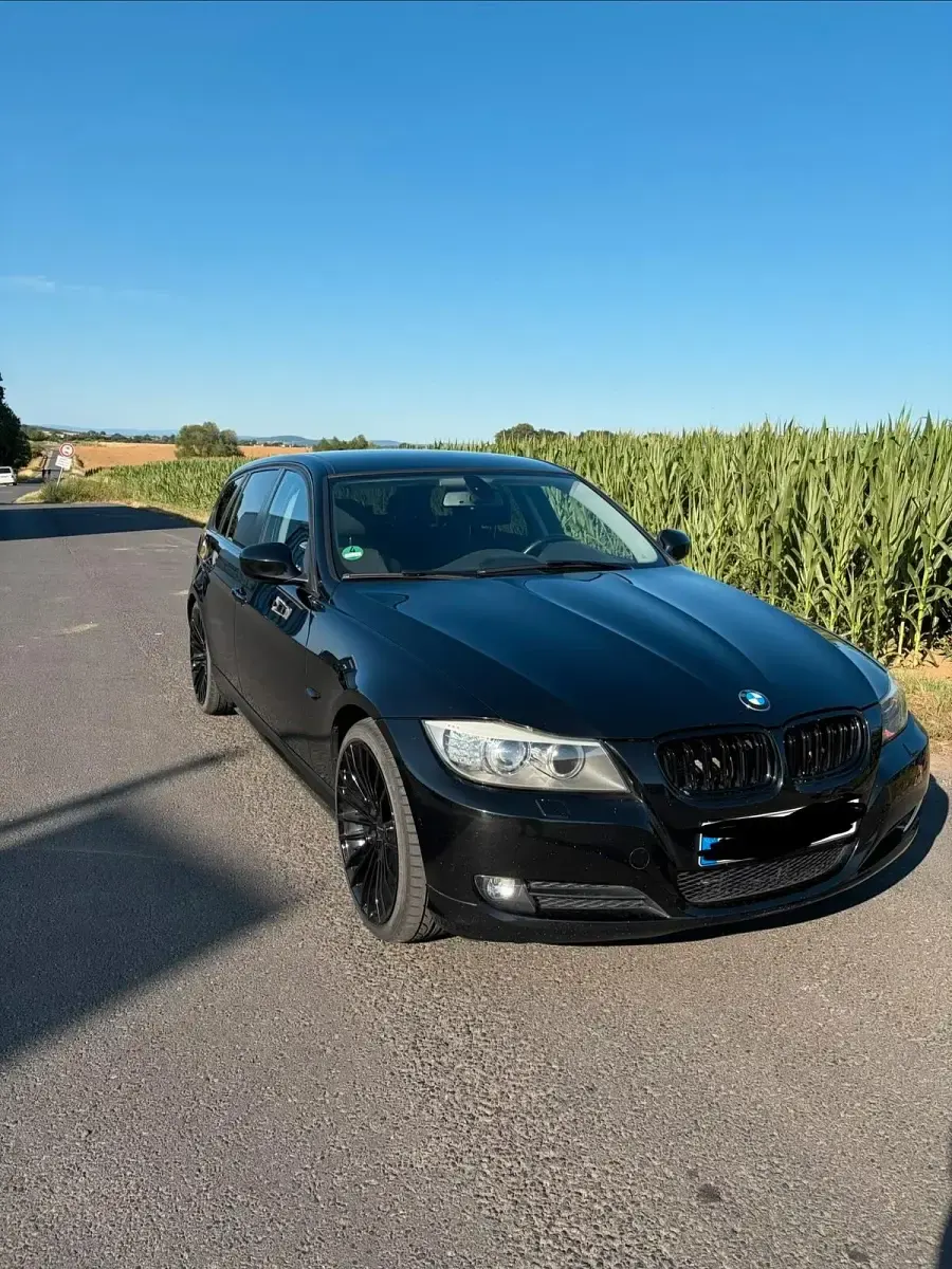 Gebraucht BMW 320 184 PS (135 kW) 2011 Schwarz Kombi