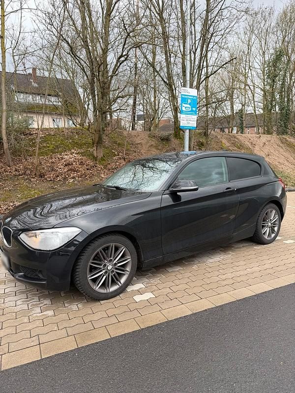 Gebraucht BMW 114 102 PS (75 kW) 2013 Schwarz Kleinwagen