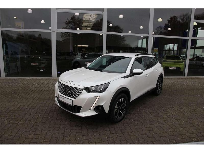 Lack weiss perlglßnzend/typ au Gebraucht 2021 Peugeot e-2008 Allure SUV | 21.990 € (Teuer) - Bild 1/4