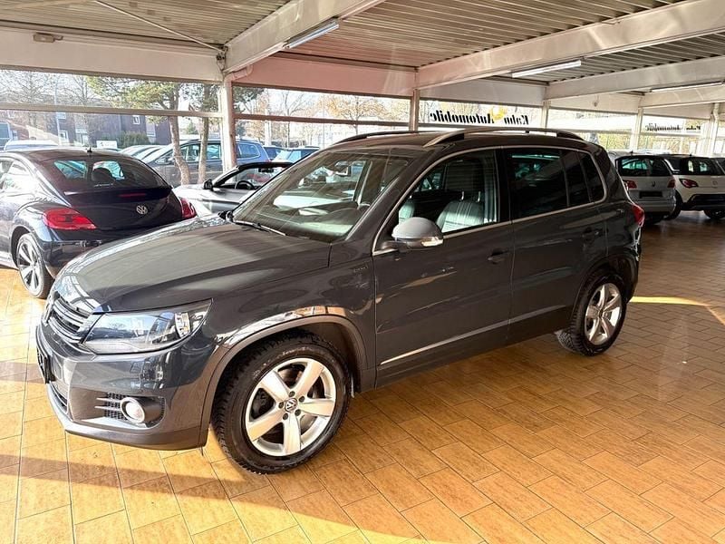 Grau Gebraucht 2016 VW Tiguan LOUNGE SUV | 11.499 € (Guter Preis) - Bild 1/4
