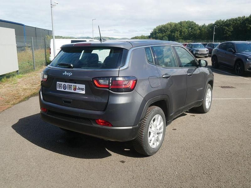 Neu Jeep Compass Altitude 131 PS (96 kW) 2025 Grau SUV