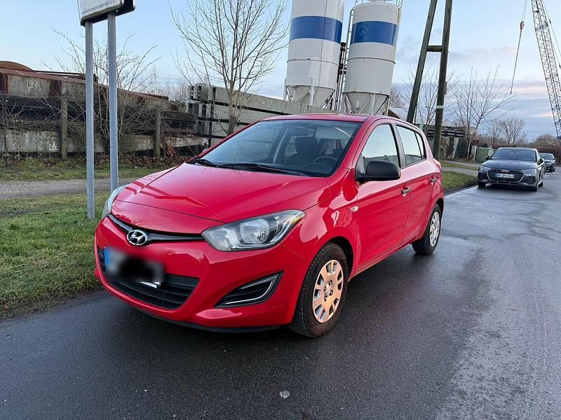Rot Gebraucht 2013 Hyundai i20 Kleinwagen | 2.199 € (Guter Preis) - Bild 1/4