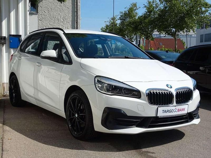 Alpinweiß 3 Gebraucht 2020 BMW 218 Advantage Van / Kleinbus | 17.950 € (Fairer Preis) - Bild 1/4