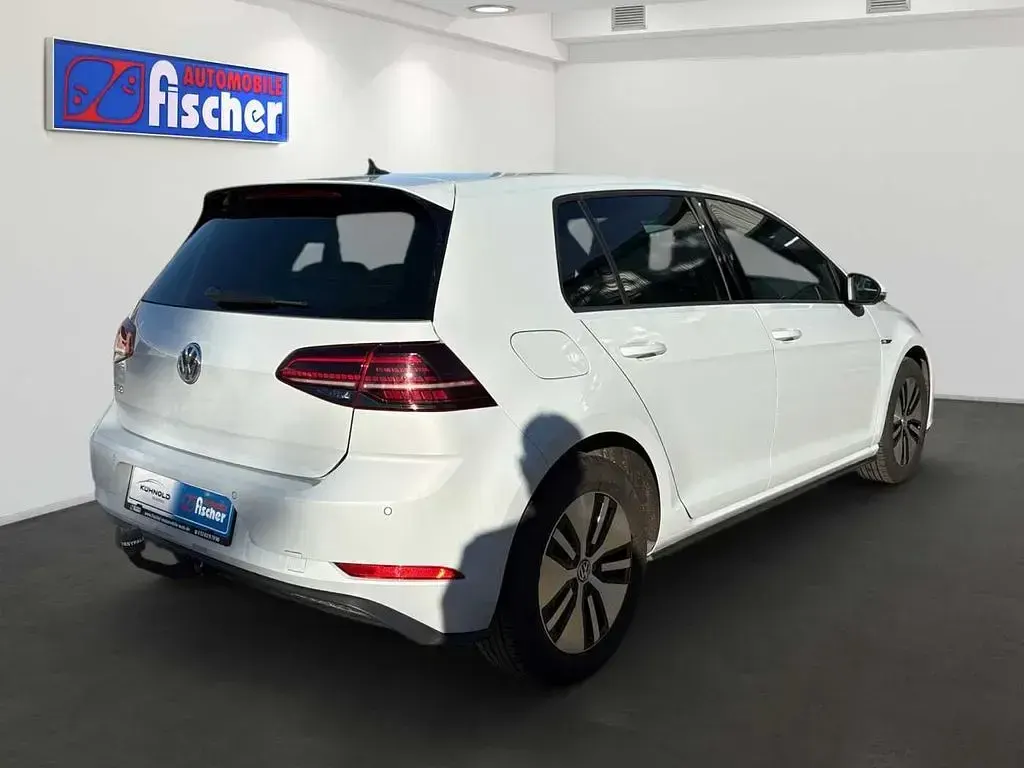 Gebraucht VW Golf VII GTE 150 PS (110 kW) 2018 White silver metallic (metallic) Limousine
