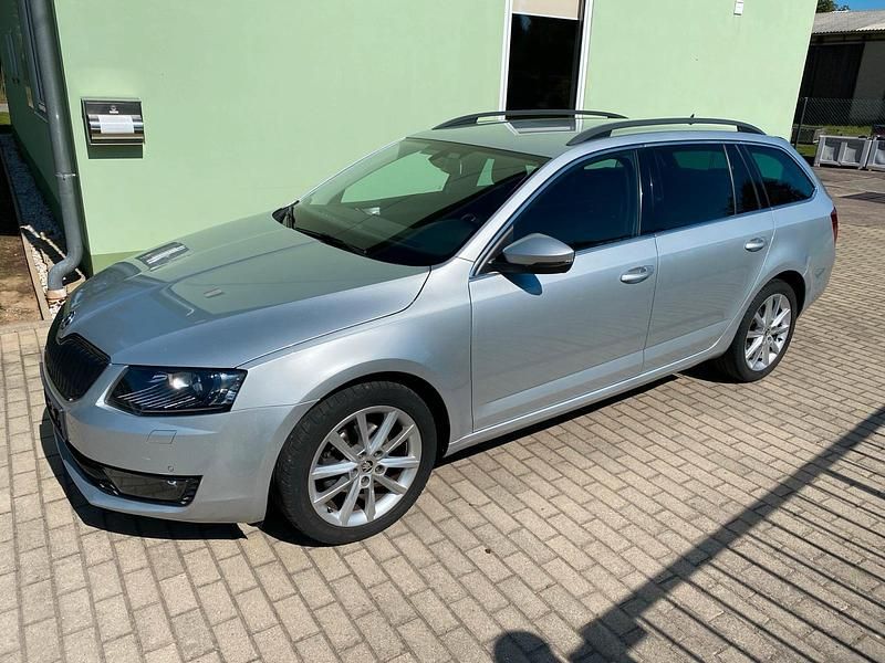 Silber Gebraucht 2015 Skoda Octavia Elegance Kombi | 11.999 € (Fairer Preis) - Bild 1/4
