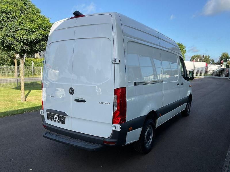 Gebraucht Mercedes Sprinter 170 PS (125 kW) 2023 Arktikweiss Van