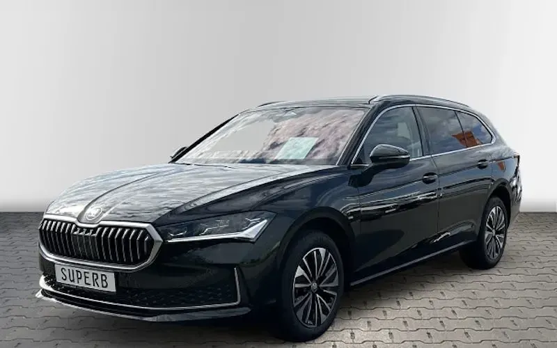 Gebraucht Skoda Superb Selection 150 PS (110 kW) 2024 Onyxschwarz metallic Kombi