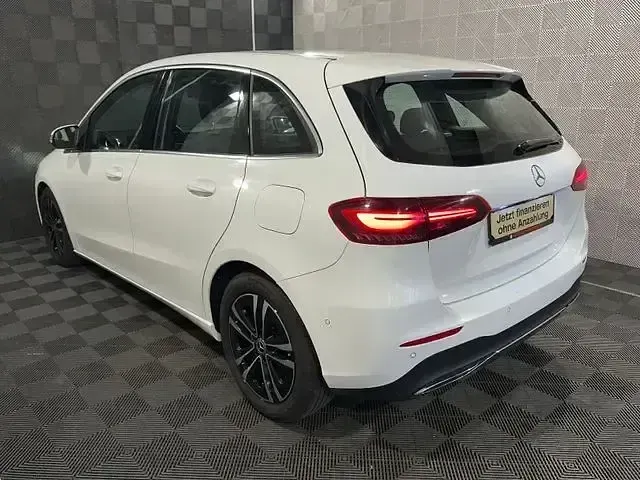 Gebraucht Mercedes B200 Progressive 150 PS (110 kW) 2023 Weiß Van / Kleinbus