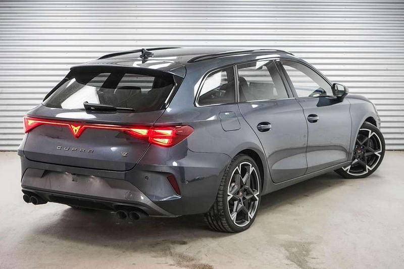 Second-hand Cupra Leon VZ 333 CP (244 kW) 2025 Gri Break