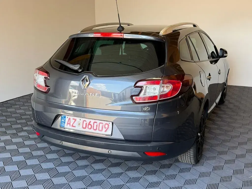 Gebraucht Renault Mégane GrandTour Luxe 131 PS (96 kW) 2010 Grau Kombi