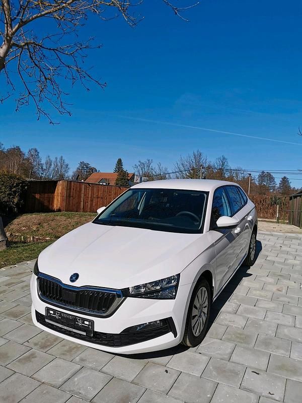 Gebraucht Skoda Scala Cool Plus 110 PS (80 kW) 2022 Weiß Kleinwagen