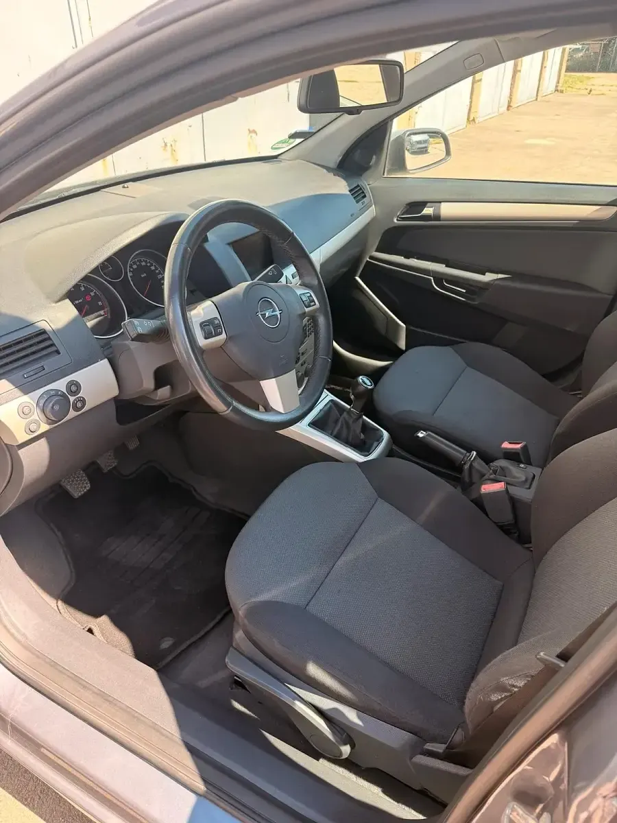Gebraucht Opel Astra 105 PS (77 kW) 2008 Grau Kleinwagen
