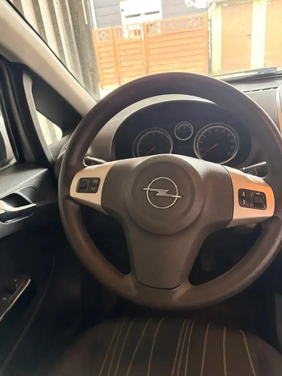 Gebraucht Opel Corsa 80 PS (58 kW) 2007 Silber Kleinwagen