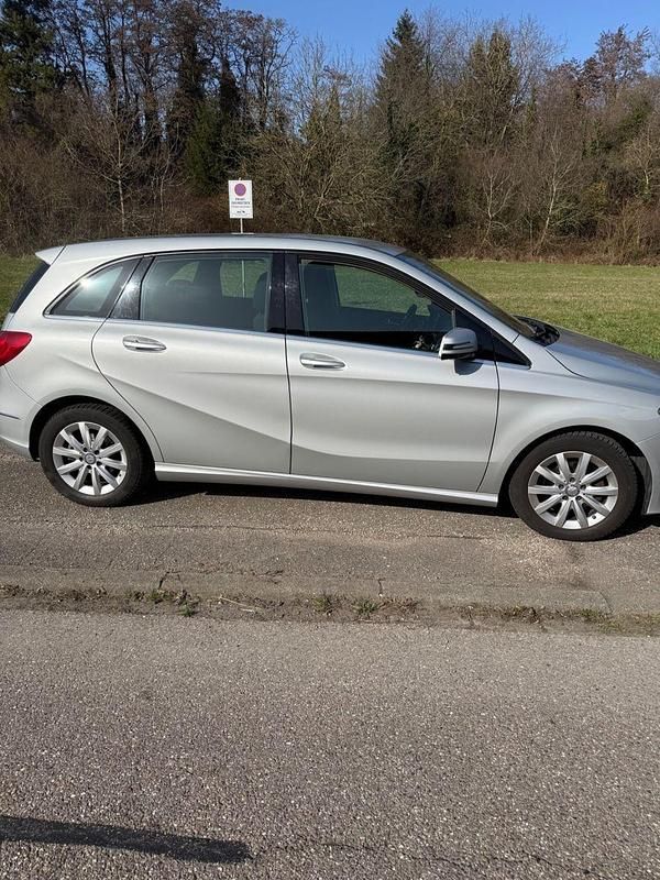 Gebraucht Mercedes B180 109 PS (80 kW) 2012 Van / Kleinbus