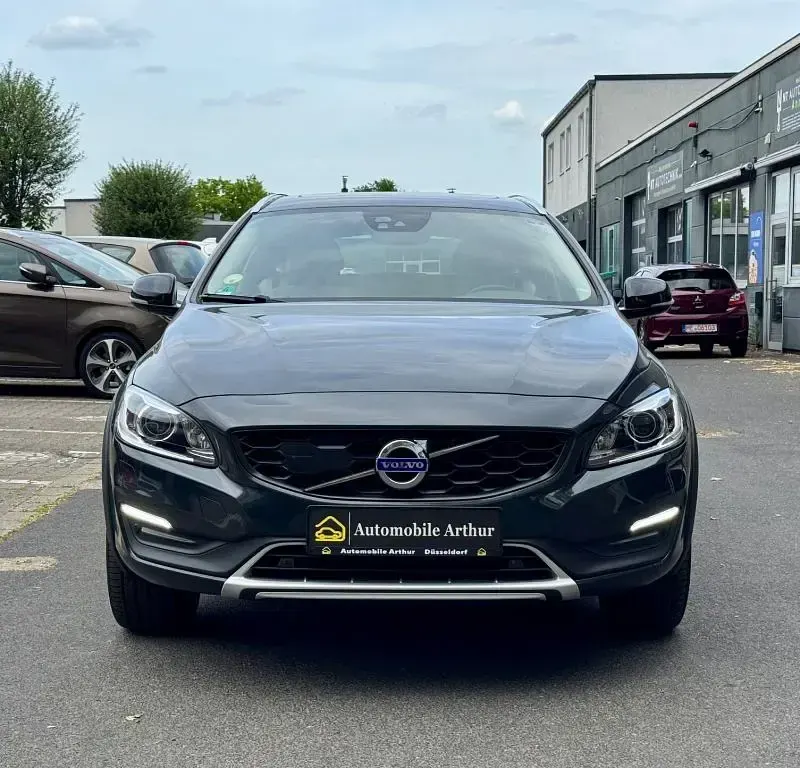 Gebraucht Volvo V60 CC Pro 150 PS (110 kW) 2017 Grau Kombi