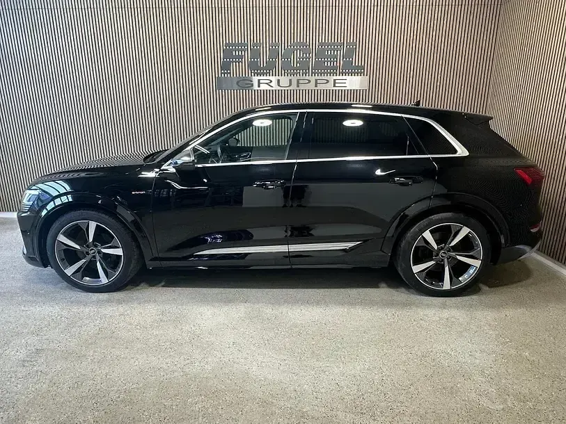 Gebraucht Audi e-tron Sport 369 kW (503 PS) 2022 Brillantschwarz SUV