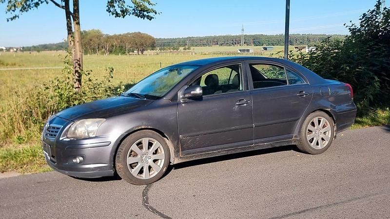 Grau Gebraucht 2007 Toyota Avensis Limousine | 2.200 € (Superpreis) - Bild 1/4
