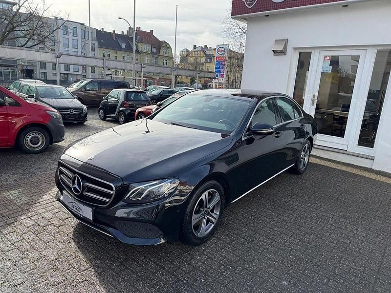 Gebraucht Mercedes E200 Avantgarde 197 PS (144 kW) 2019 Schwarz Limousine