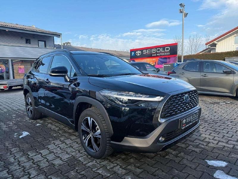 Gebraucht Toyota Corolla Cross Basis 140 PS (102 kW) 2023 Tiefschwarz mica metallic SUV