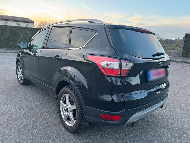 Second-hand Ford Kuga 150 CP (110 kW) 2017 Negru SUV
