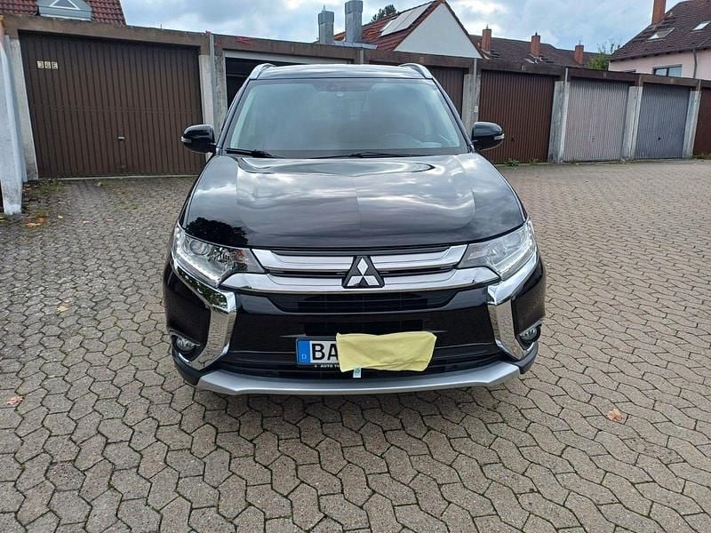 Schwarz Gebraucht 2016 Mitsubishi Outlander Plus SUV | 16.555 € (Teuer) - Bild 1/4