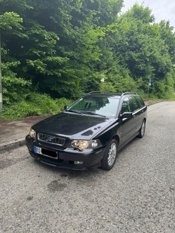 Schwarz Gebraucht 2004 Volvo V40 Kombi | 600 € (Superpreis) - Bild 1/4