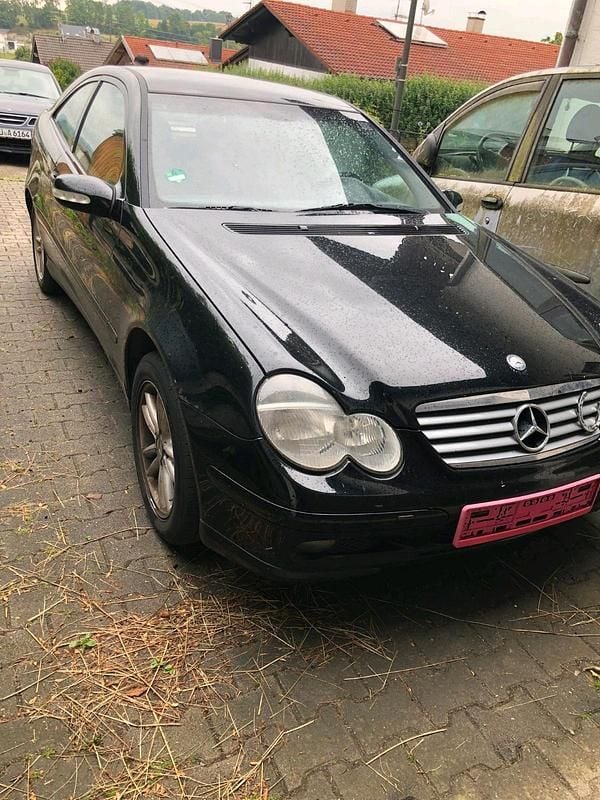 Schwarz Gebraucht 2001 Mercedes C180 Coupé | 550 € (Guter Preis) - Bild 1/4