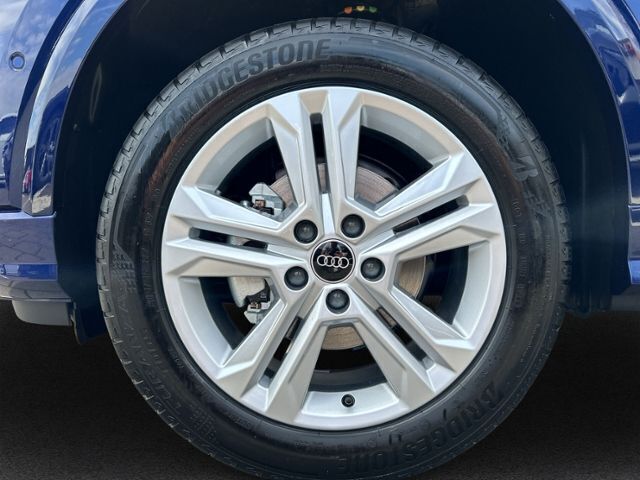 Neu Audi Q2 Advanced Plus 150 PS (110 kW) 2025 Navarrablau metallic SUV