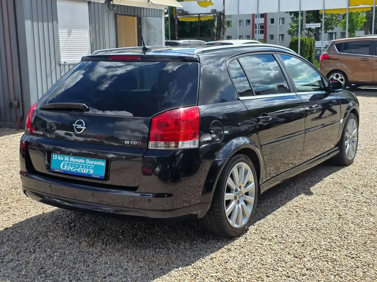 Gebraucht Opel Signum 150 PS (110 kW) 2007 Schwarz Kleinwagen