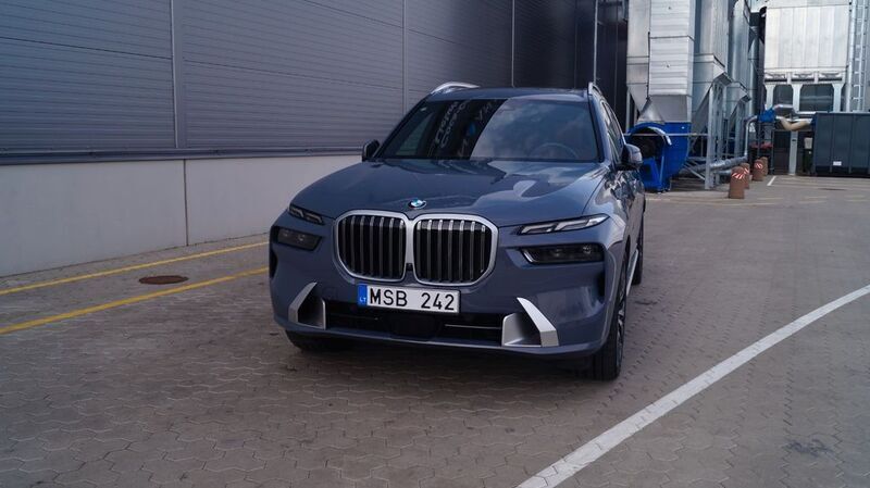 Grau Gebraucht 2023 BMW X7 Sport Line SUV | 105.000 € - Bild 1/4