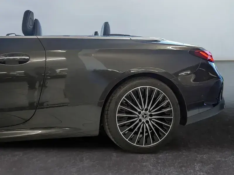 Gebraucht Mercedes CLE220 AMG 197 PS (144 kW) 2025 Grau Cabrio