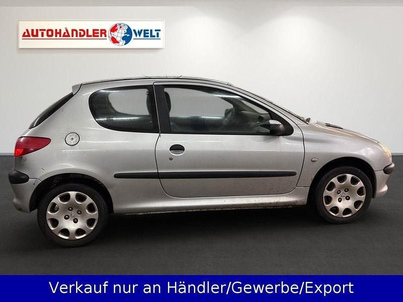 Gebraucht Peugeot 206 109 PS (80 kW) 2003 Silber Kleinwagen