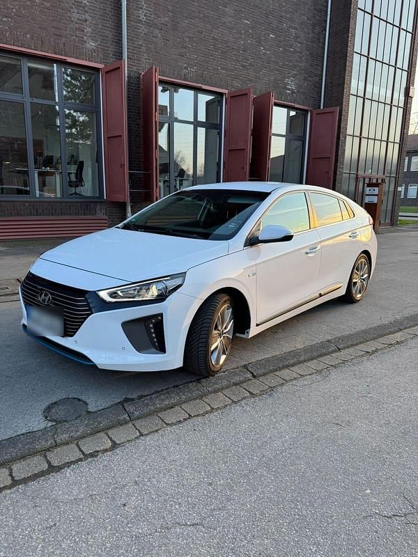 Gebraucht Hyundai Ioniq 141 PS (103 kW) 2016 Weiß Kleinwagen